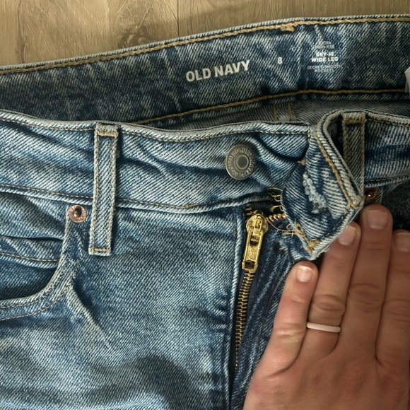 Like new, size 8, OLD NAVY extra high rise sky high WIDE LEG JEANS - Picture 4 of 4